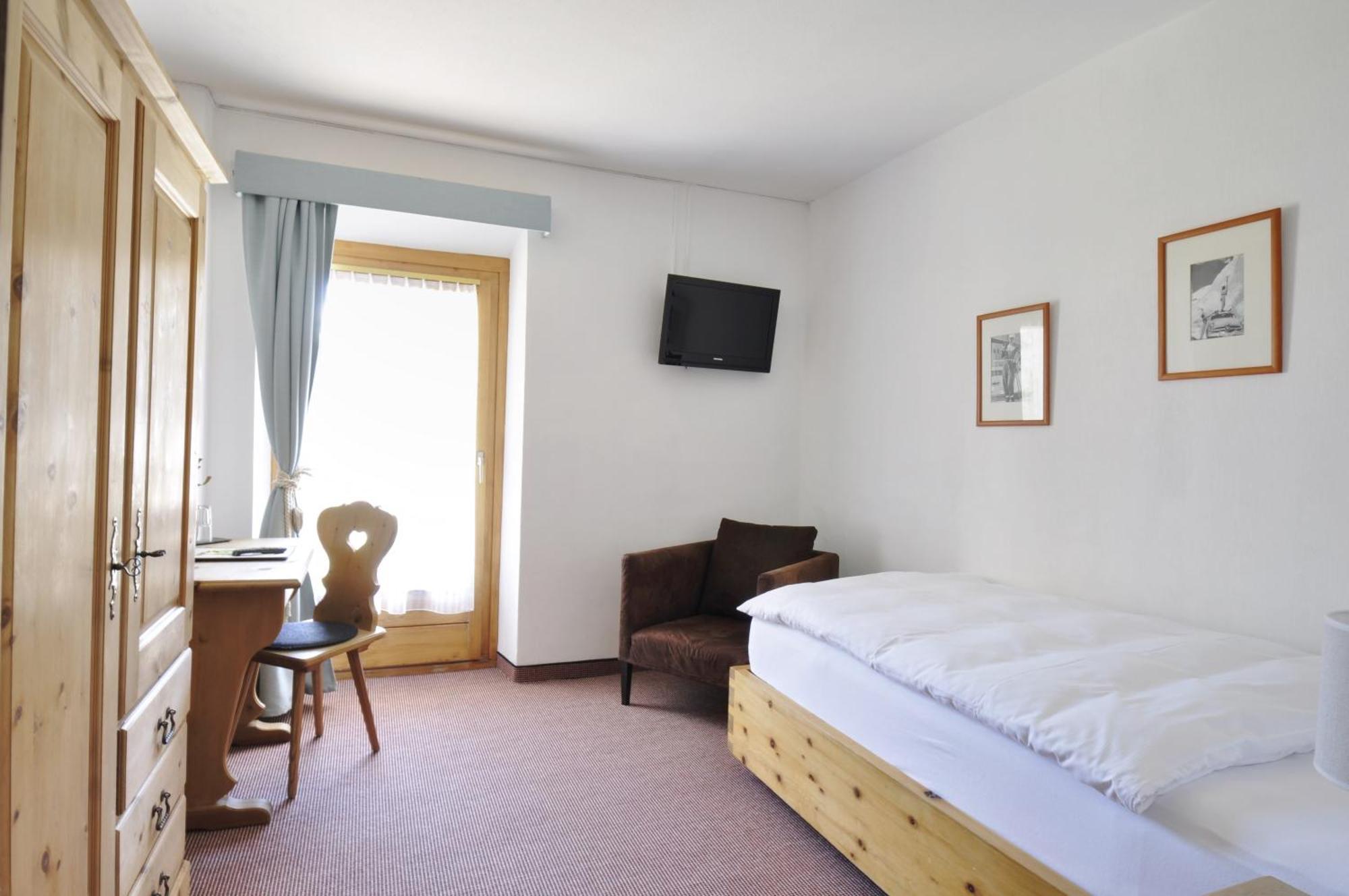 Hotel Bernina Понтрезина Экстерьер фото