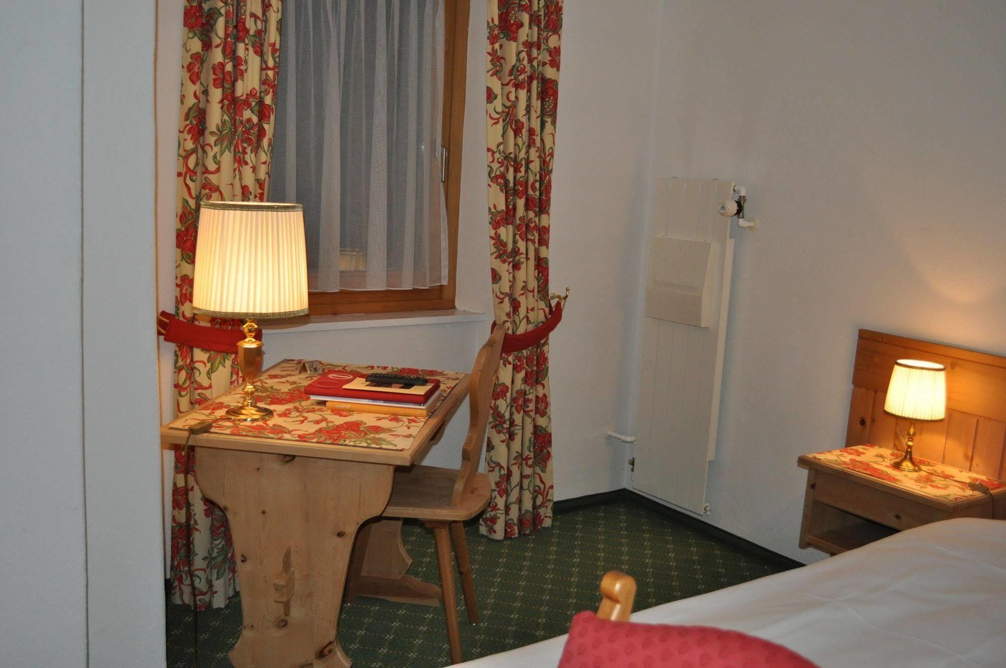 Hotel Bernina Понтрезина Экстерьер фото