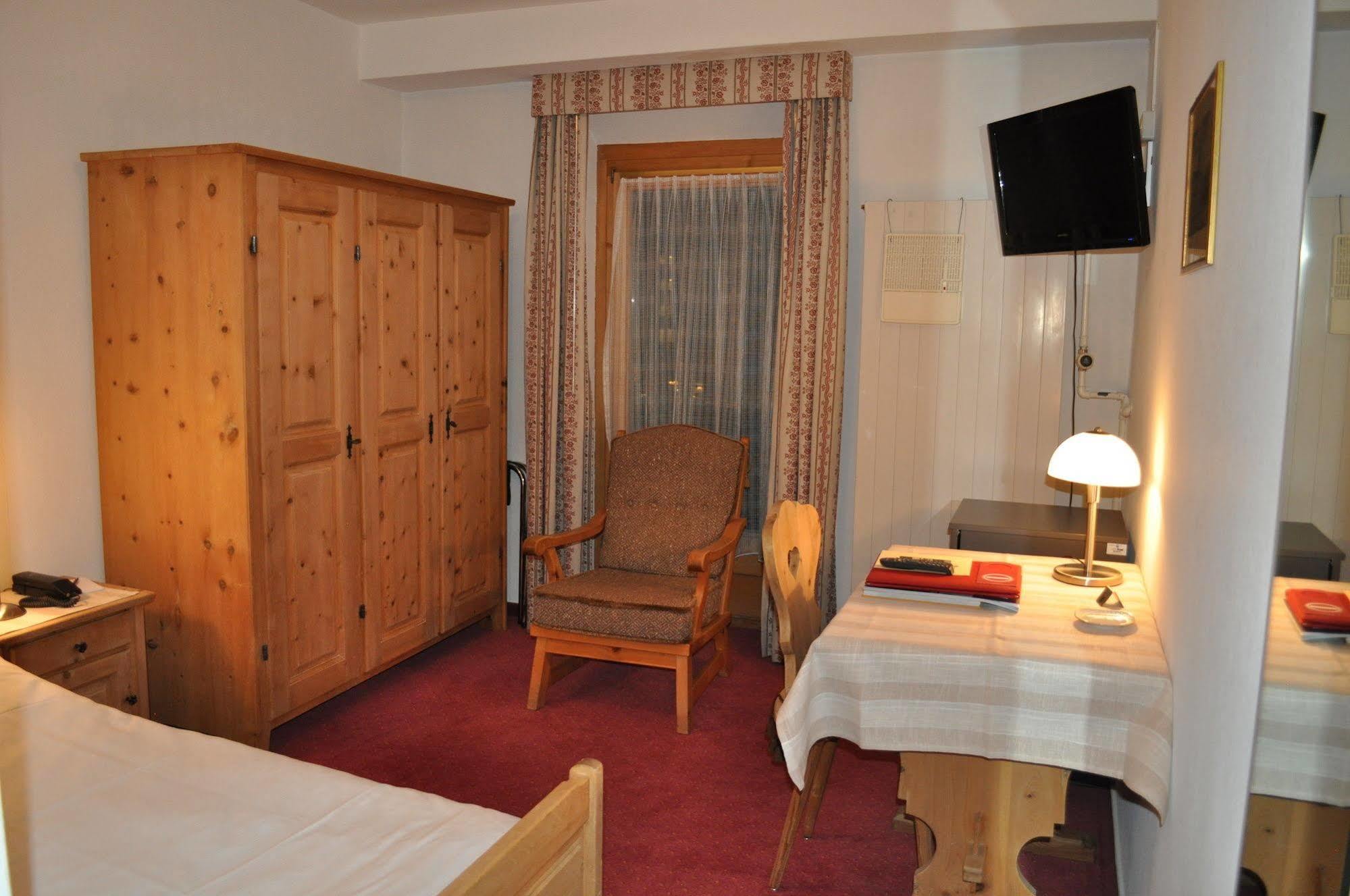 Hotel Bernina Понтрезина Экстерьер фото