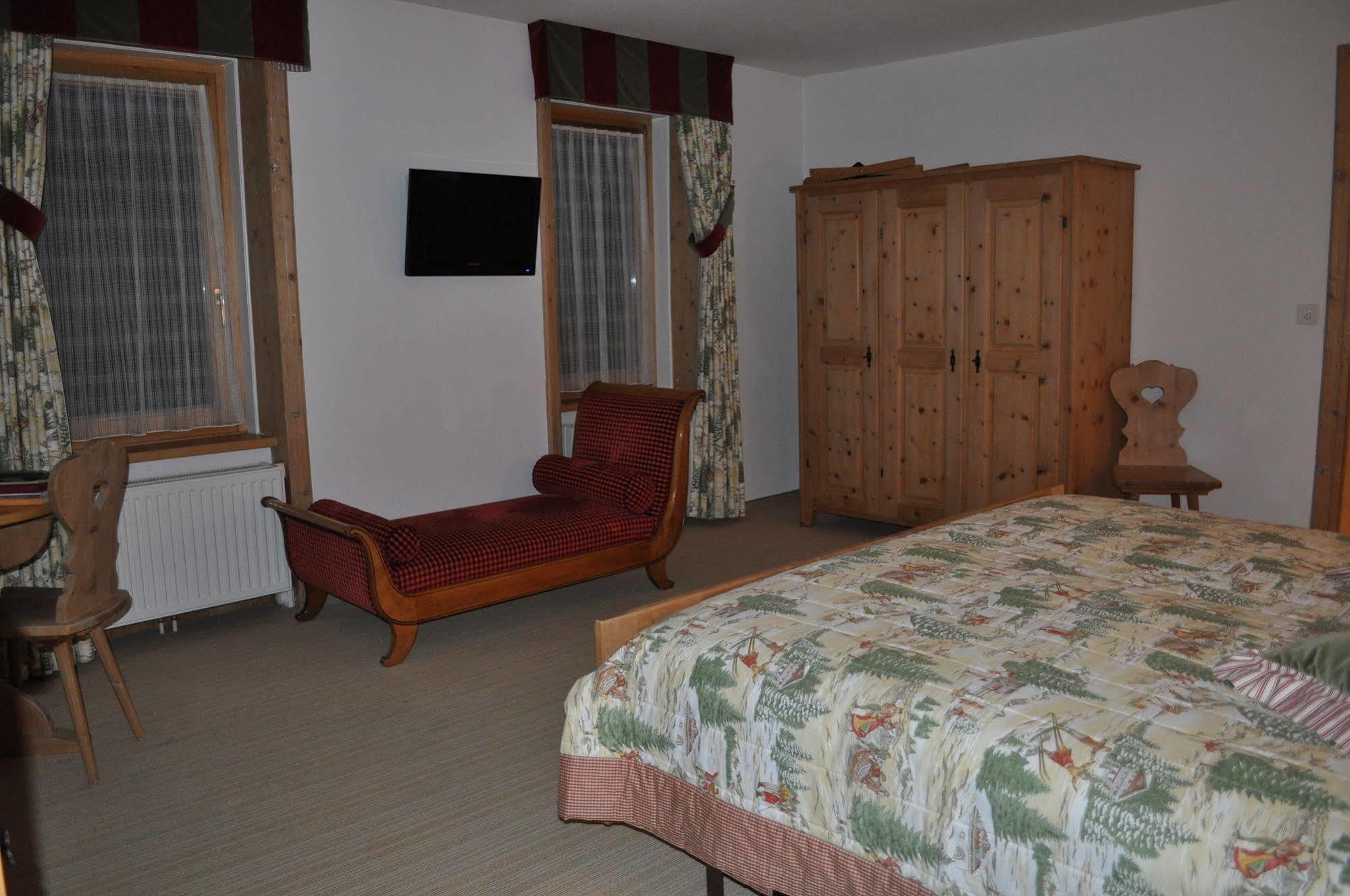 Hotel Bernina Понтрезина Экстерьер фото